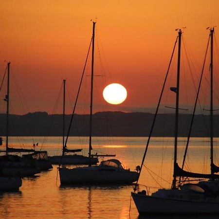 Ynys Lawd, Holyhead Marina Apartment ภายนอก รูปภาพ