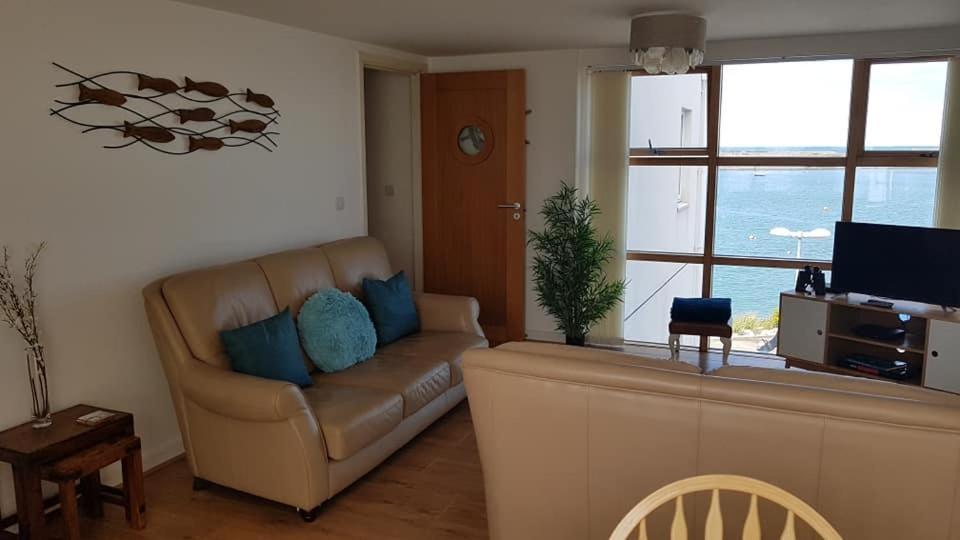 Ynys Lawd, Holyhead Marina Apartment ภายนอก รูปภาพ