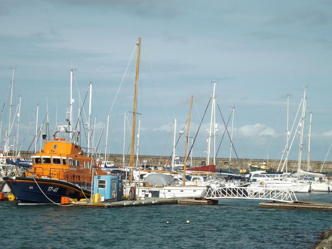 Ynys Lawd, Holyhead Marina Apartment ภายนอก รูปภาพ