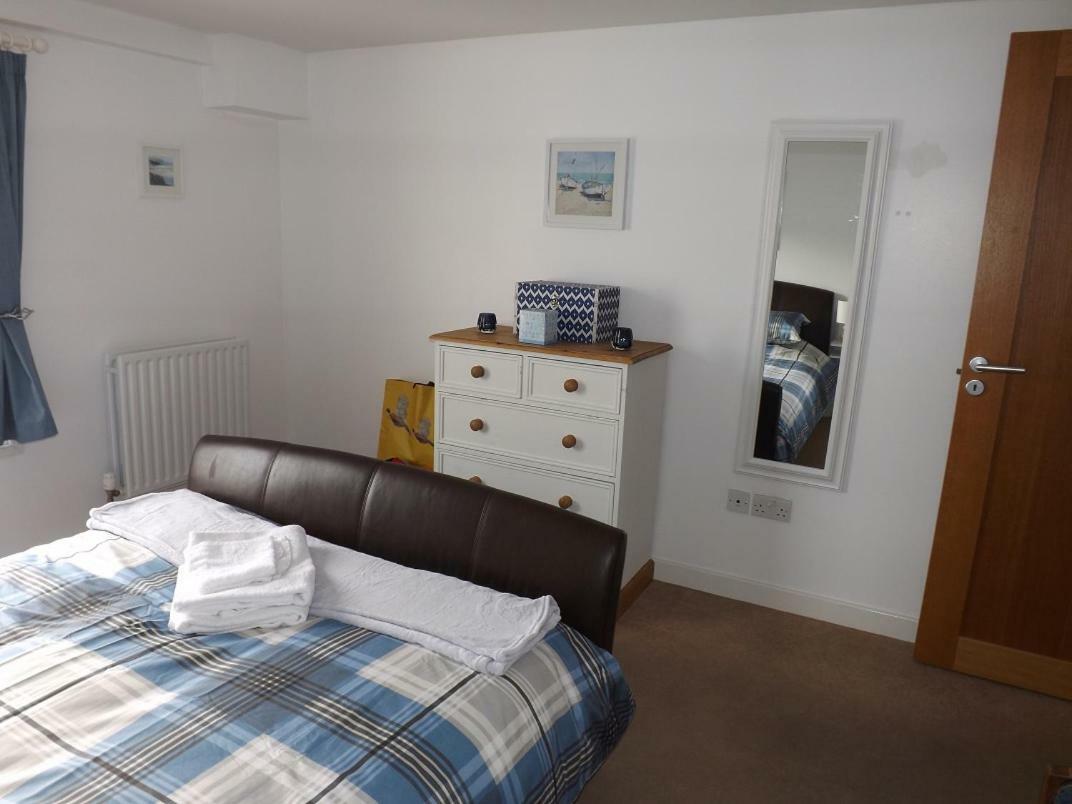 Ynys Lawd, Holyhead Marina Apartment ภายนอก รูปภาพ