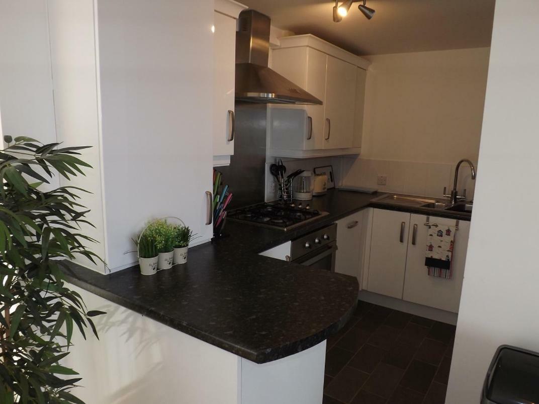 Ynys Lawd, Holyhead Marina Apartment ภายนอก รูปภาพ